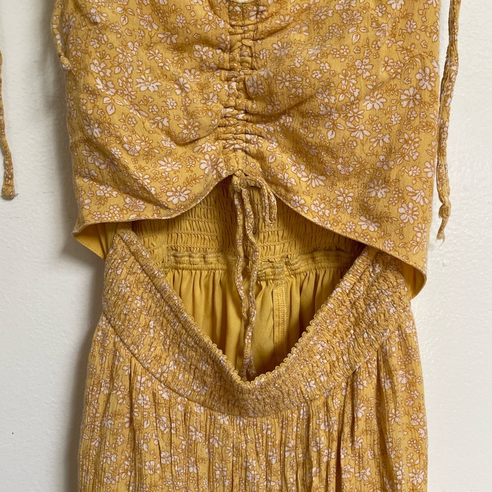 yellow cut-out sundress - Picture 3 of 4